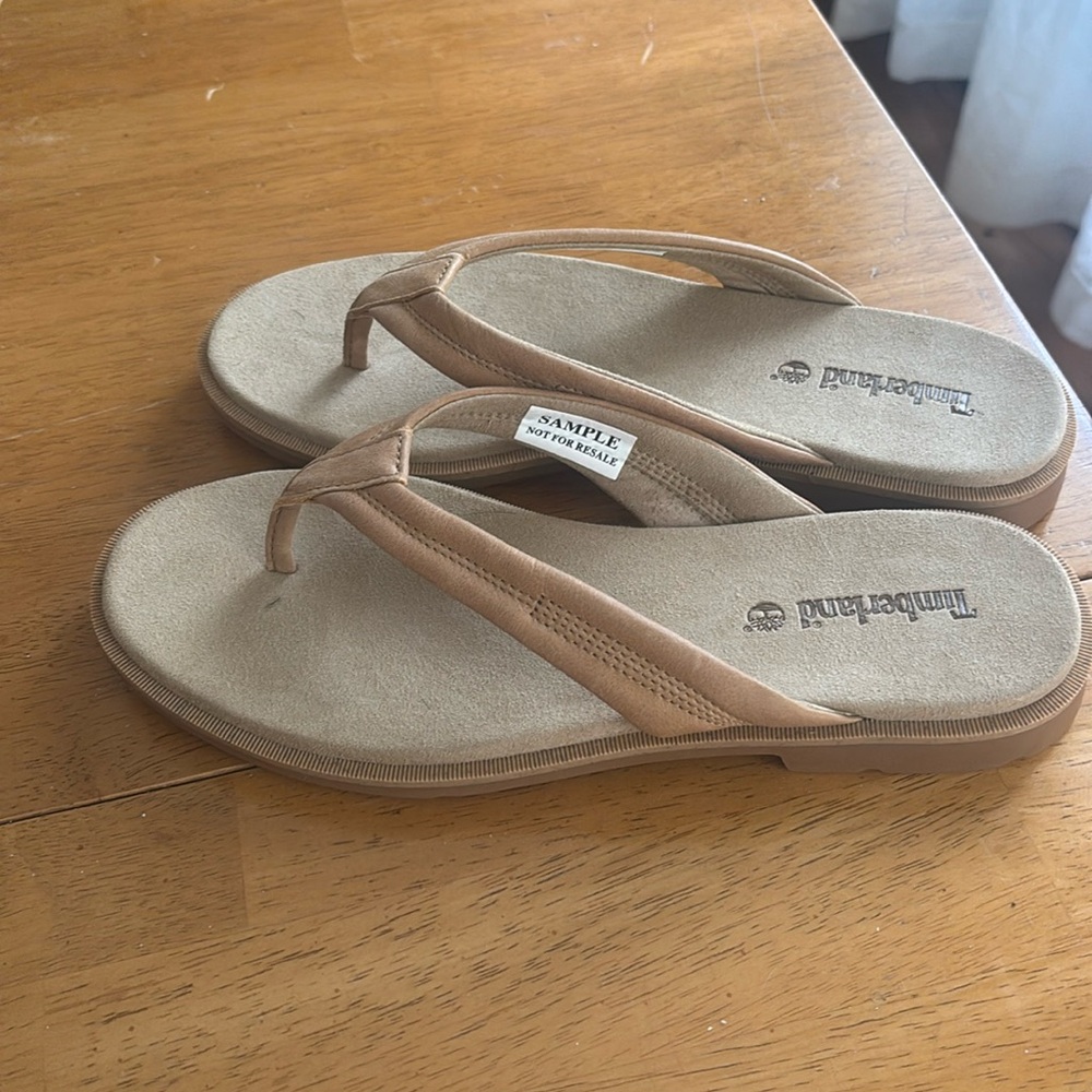 Women’s timberland flip flop size 7